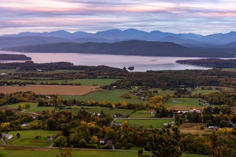4. Vermont: Number One for Healthcare and Arts (Image Credits: Unsplash)