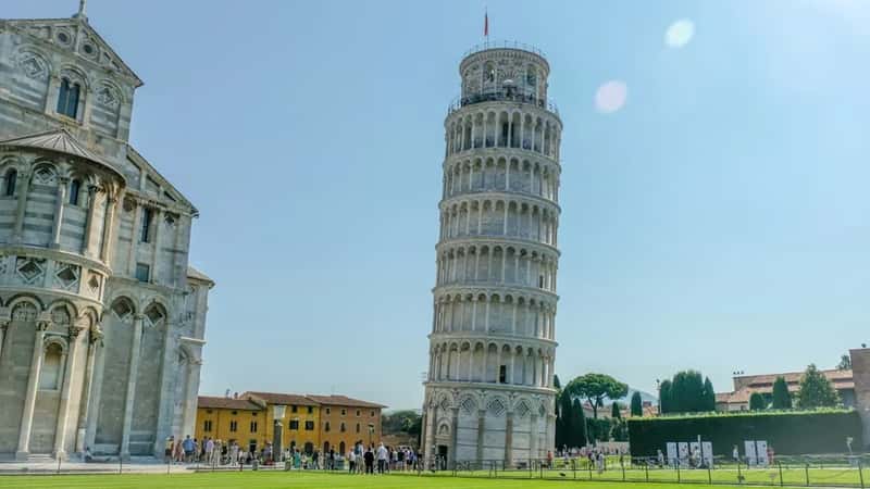 The Leaning Tower of Pisa: A Selfie Spot Masquerading as History (Image Credits: Unsplash)