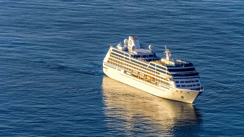 Onboard Amenities and Entertainment (Image Credits: Pexels)