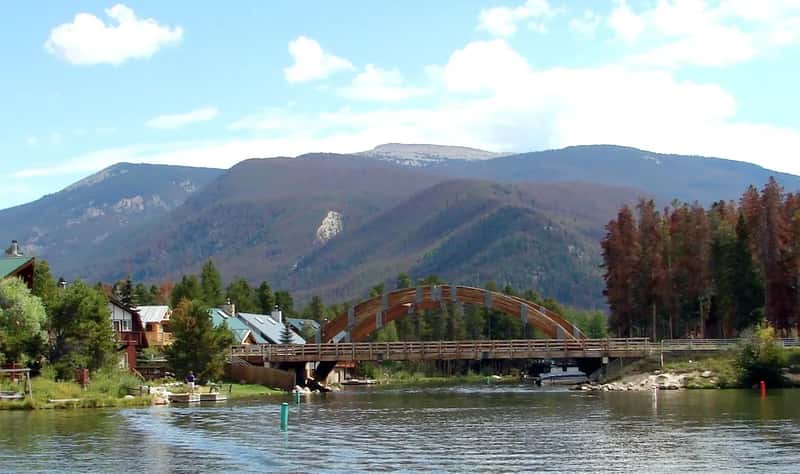 6. Grand Lake, Colorado - Rocky Mountain Serenity at the Western Gate (By inkknife_2000 (7.5 million views +), CC BY-SA 2.0)