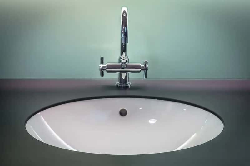 The Sink Is the Germiest Spot in Your Entire Hotel Room (Image Credits: Pixabay)