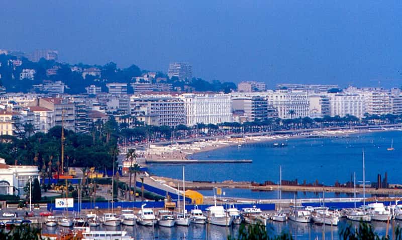 Cannes and the new cruise passenger ceiling (roger4336, Flickr, CC BY-SA 2.0)