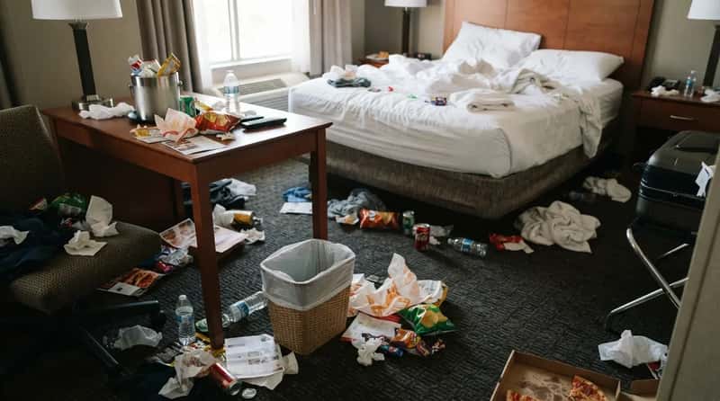 #7 - Guests Who Refuse to Use the Trash Can at All (Image Credits: Gemini)