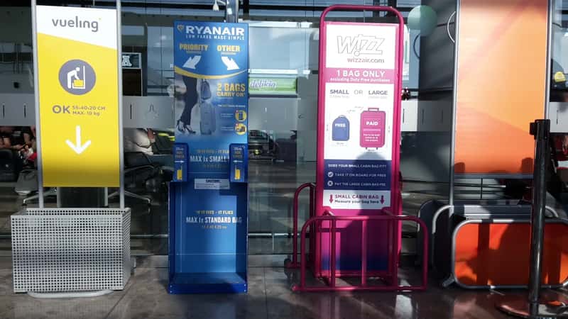Why the metal sizer cage is disappearing from the gate (By Bic, CC BY-SA 4.0)
