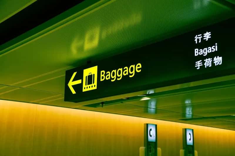 1. Gluing Yourself to the Belt Before the Bags Even Arrive (Image Credits: Pexels)