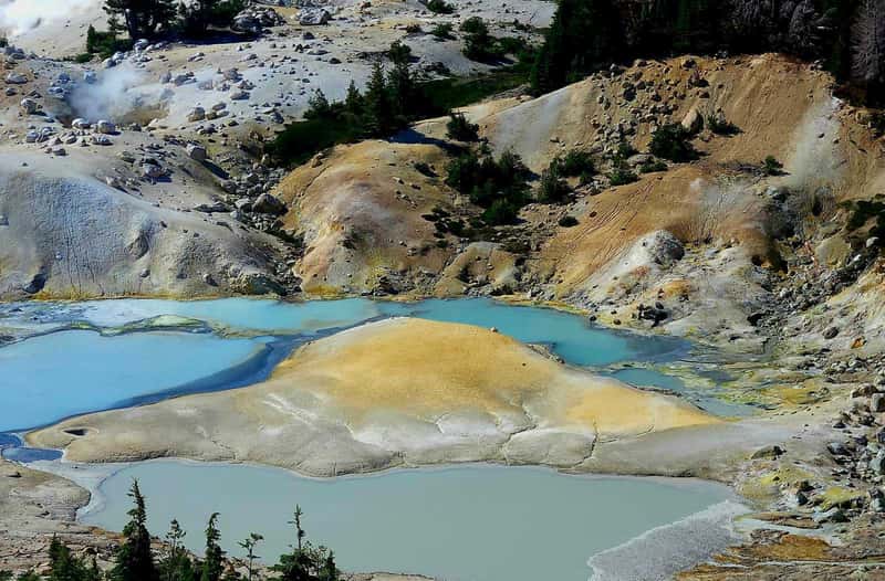 California's Bumpass Hell (Image Credits: Shutterstock)