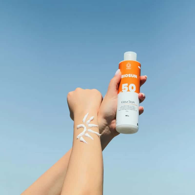 2. Pack the right sunscreen or you may not be allowed in the water (Image Credits: Unsplash)