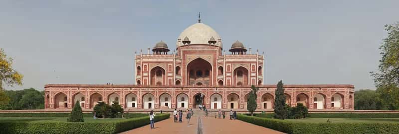 India: Tradition Meets Technology (Image Credits: Wikimedia)