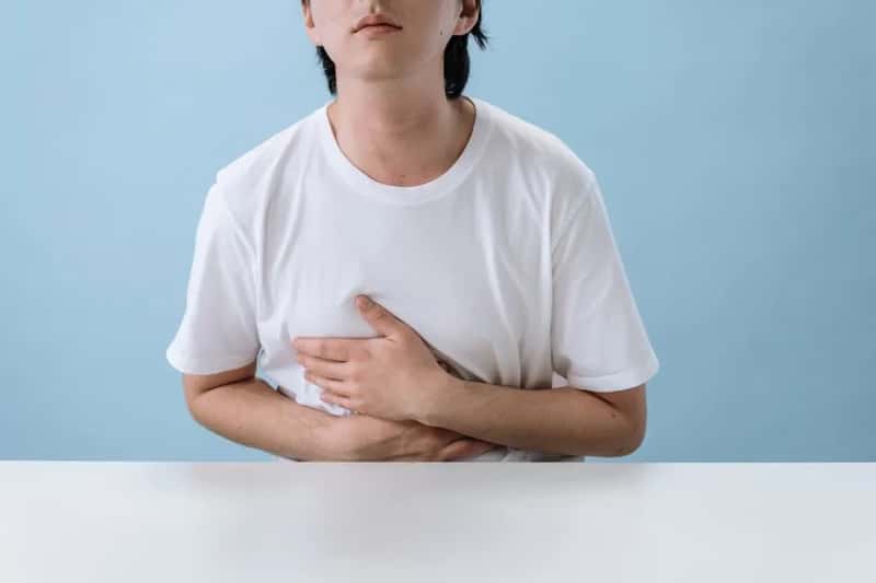 6. Your stomach turns before you feel "nervous" (Image Credits: Pexels)