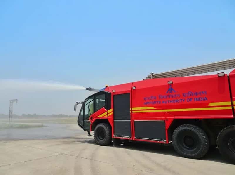 7. The water on your flight starts its journey in a truck, not a tap (Image Credits: Pexels)