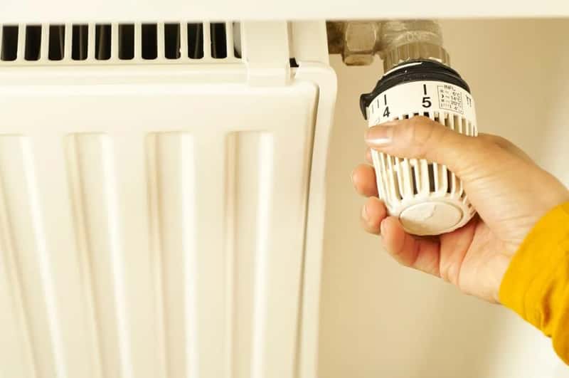 2. Utility bills climb fast once the thermostat does (Image Credits: Pexels)