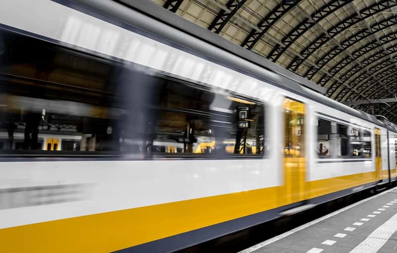 3. Let Riders Off Before You Try to Board (Image Credits: Pixabay)