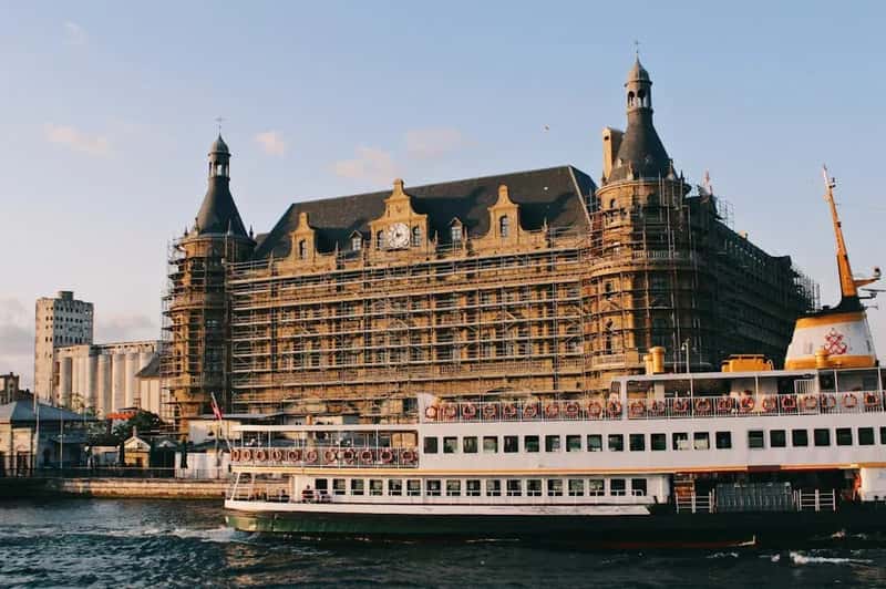#5 - Misreading Ship Time Versus Local Port Time (Image Credits: Pexels)