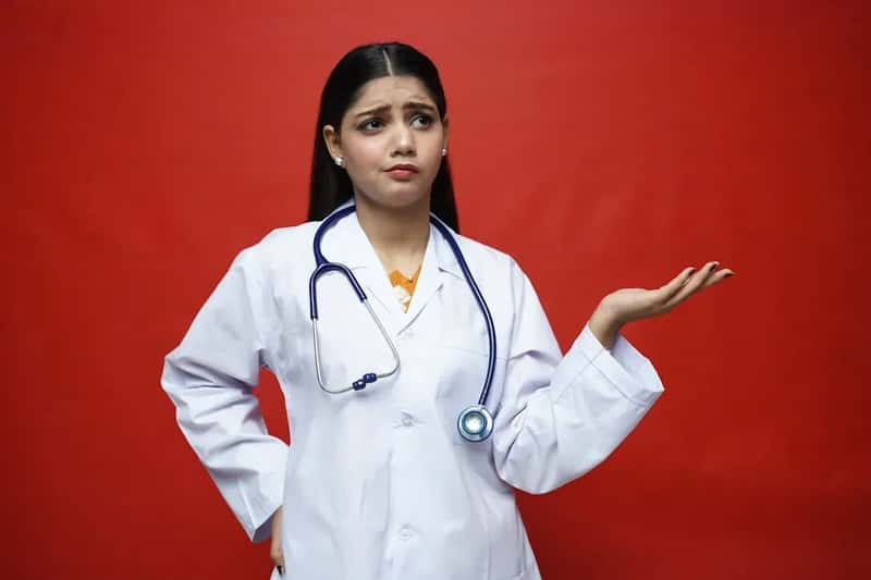 4. The Doctor Is Rude, Condescending, or Dismissive (Image Credits: Unsplash)