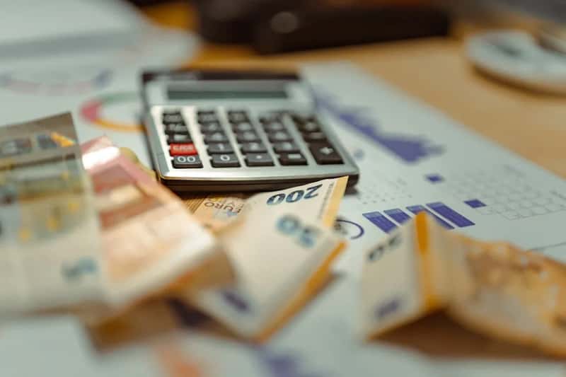 Monthly Budgets: What a Single Person Actually Needs (Image Credits: Unsplash)