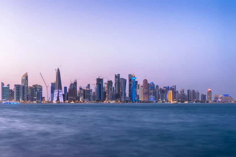 Qatar: a wealthy nation with a nearly closed door (Image Credits: Pexels)