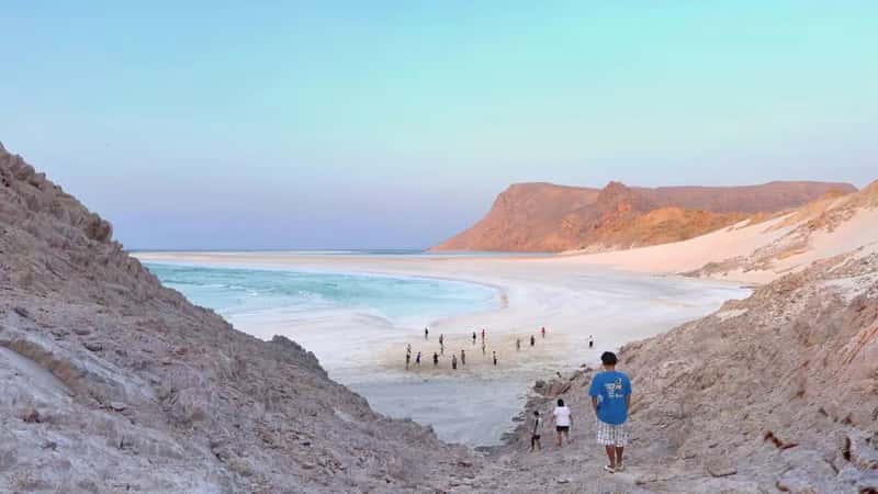 1. Yemen: 22.95 hours a week (Image Credits: Pexels)
