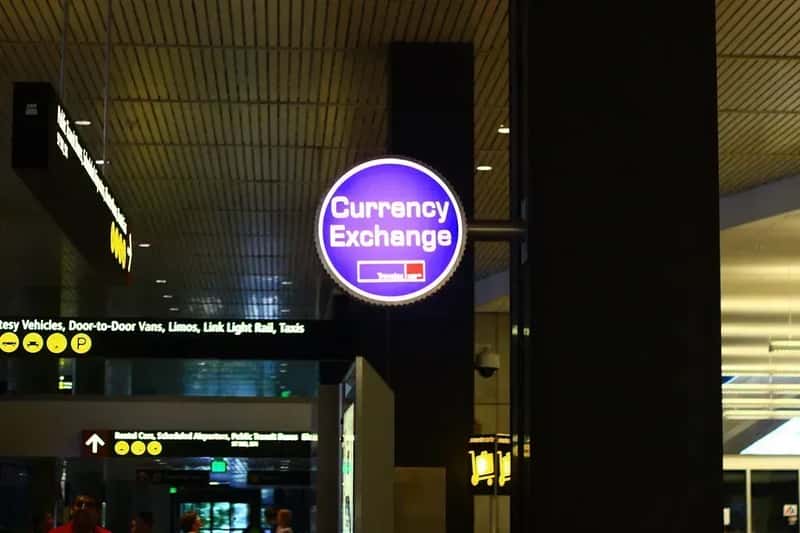 Exchanging Money at the Airport (Image Credits: Flickr)
