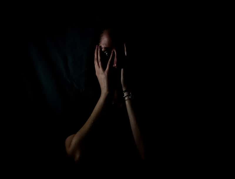 3. Fear of the dark in unfamiliar rooms (Image Credits: Unsplash)