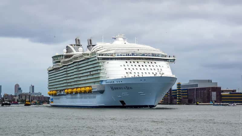 A Ship Built Around Never Going Home (Frans Berkelaar, Flickr, CC BY 2.0)