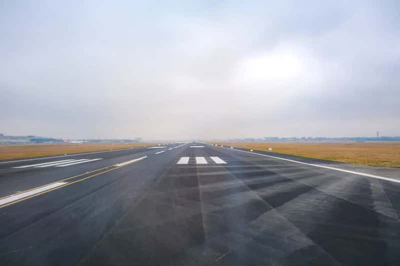 6. Runway Construction Cripples Airport Capacity for Months (Image Credits: Pexels)