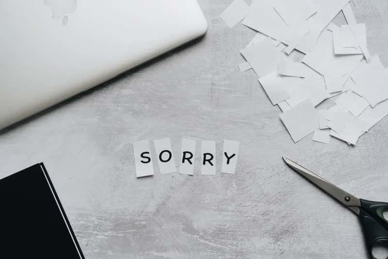6. Over-apologizing for minor or nonexistent mistakes (Image Credits: Pexels)