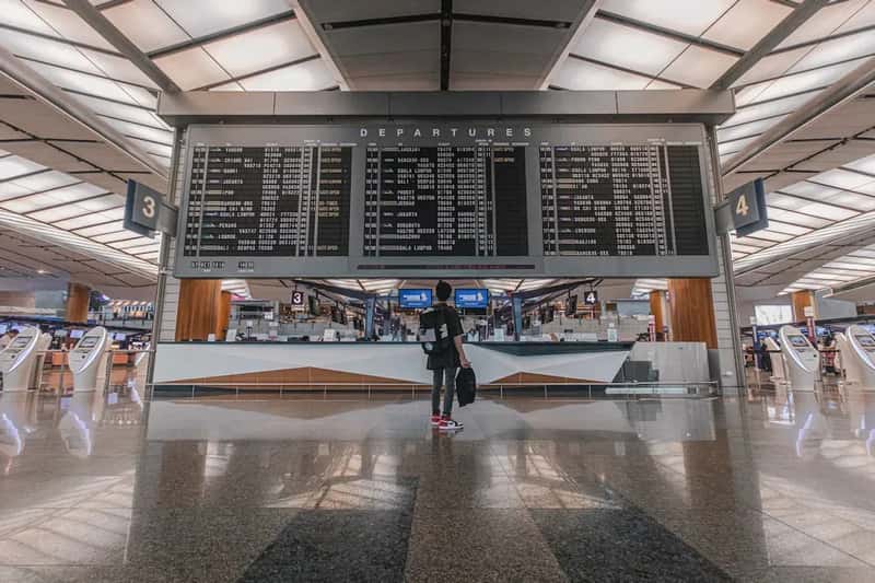 #4 - When Flights Fall Apart, Lounge Staff Can Rebook You Faster Than the Gate (Image Credits: Unsplash)
