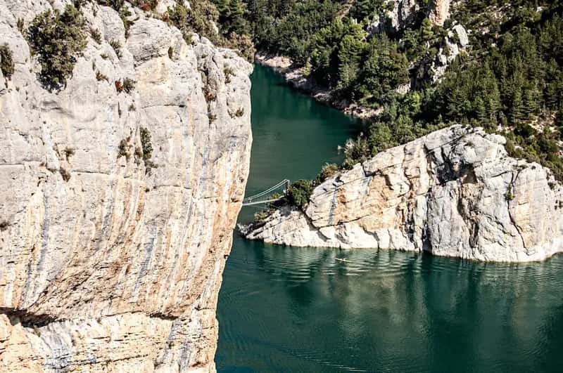 #9 - Hanging Lake, Colorado: A Lake Perched on a Cliff That Physically Shouldn't Exist (Image Credits: Unsplash)