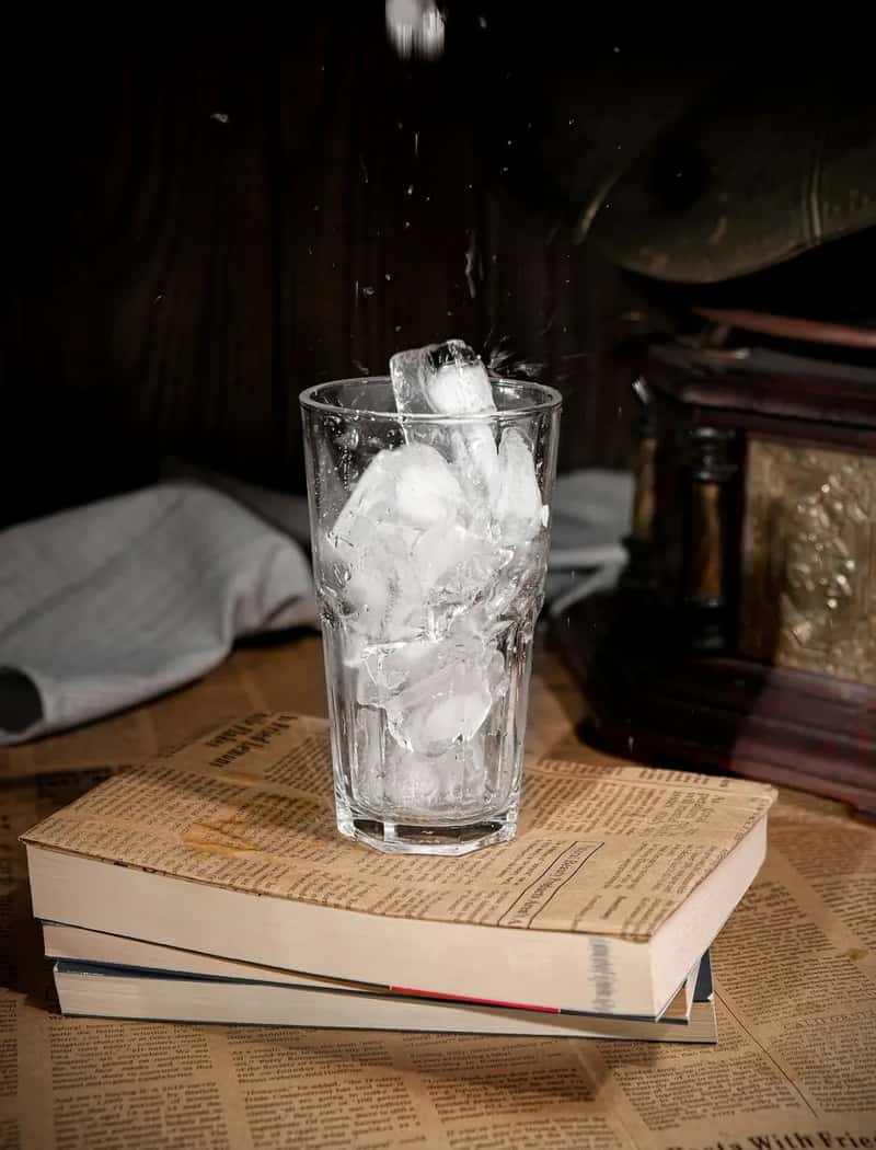 #10 - The Ice Crusher Was How You Made Fancy Drinks Before Built-In Ice Makers (Image Credits: Unsplash)
