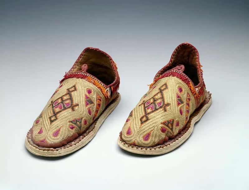 #6 β Packing Brand-New or Poorly Fitted Shoes for Sightseeing (Image Credits: Rawpixel)