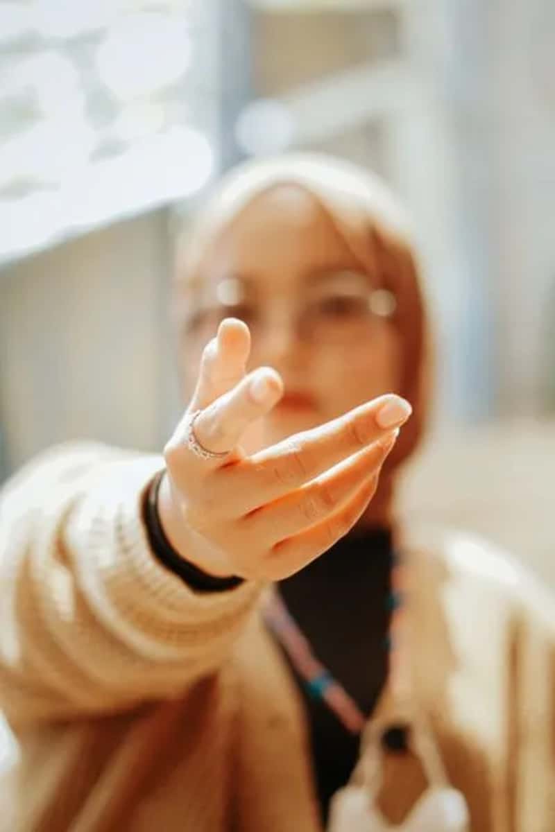 Beckoning With a Finger (Image Credits: Pexels)