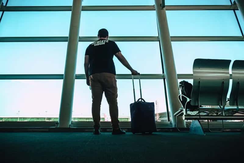 9. Know When to Leave - Before They Have to Ask (Image Credits: Pexels)