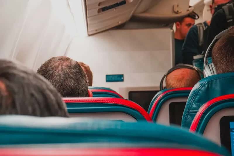 6. Rushing to Stand Up the Moment the Plane Lands (Image Credits: Pexels)