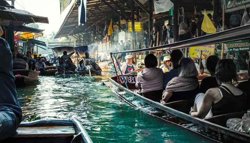 4. Damnoen Saduak Floating Market, Thailand: A Photogenic Scam Machine (Image Credits: Unsplash)