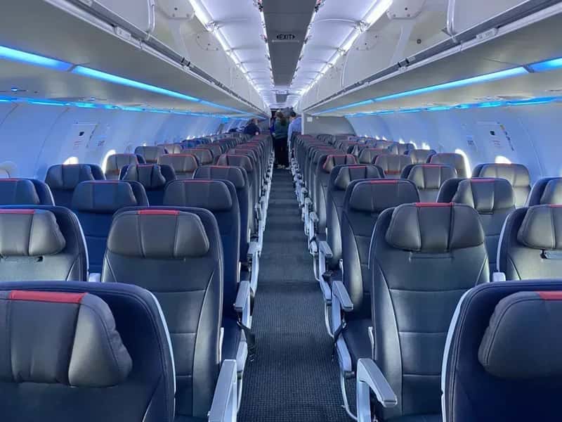 Shrinking Airplane Seats Are Squeezing Out Comfort (Image Credits: Wikimedia)