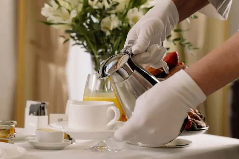 10. Service Quality Has Been Quietly Declining Across Several Major Lines (Image Credits: Pexels)