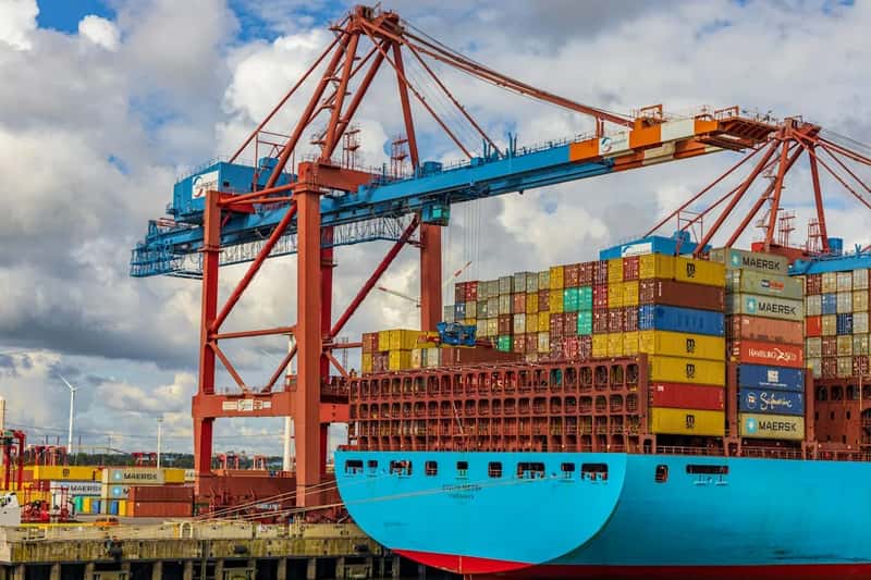 4. Berths and Ports Get Congested Before You Even See the Ship (Image Credits: Unsplash)
