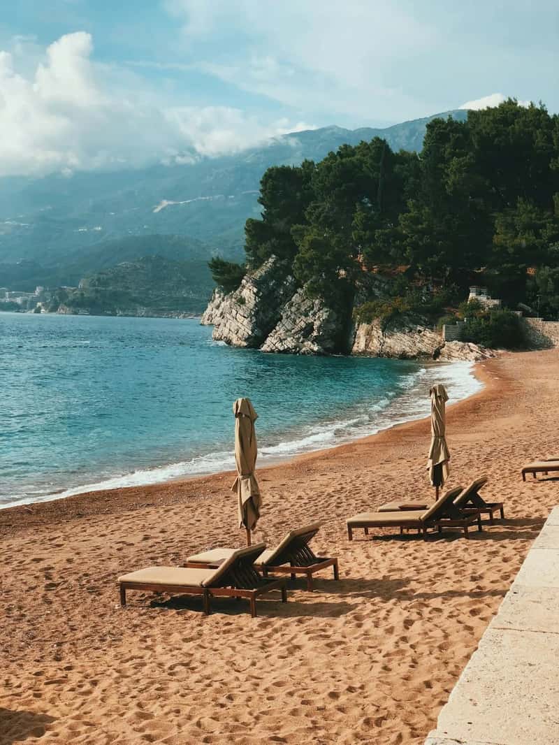 Mountains Within Reach of the Beach (Image Credits: Unsplash)