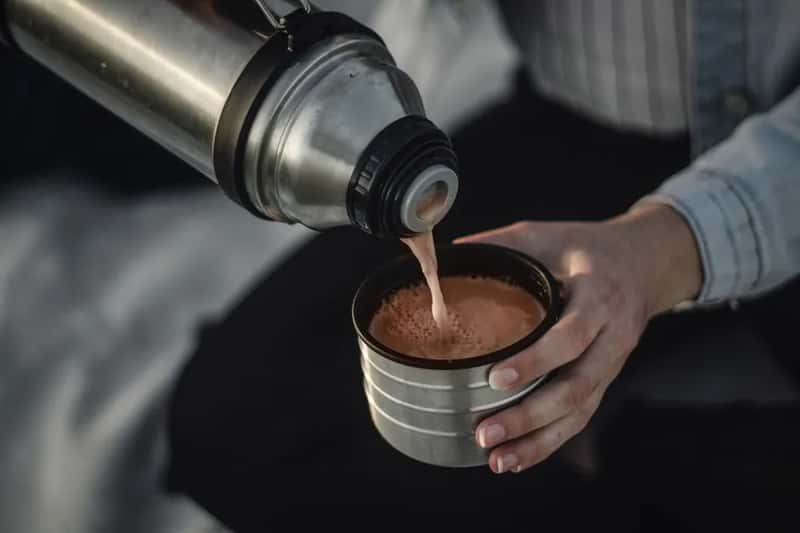 6. Thermos coffee beats gas station coffee, no exceptions (Image Credits: Pexels)