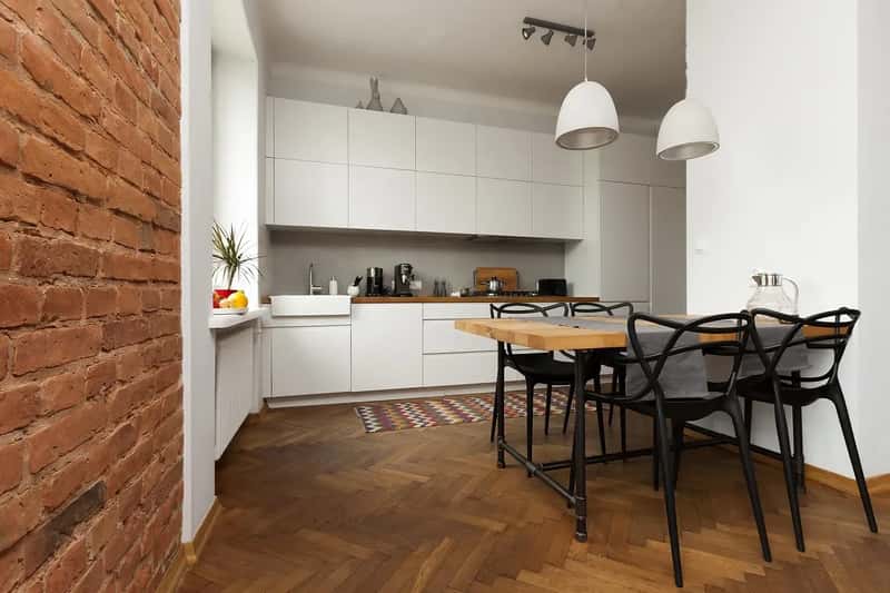#9 - Faux Brick Panels Lined the Walls Beneath Breakfast Bars (Image Credits: Pixabay)