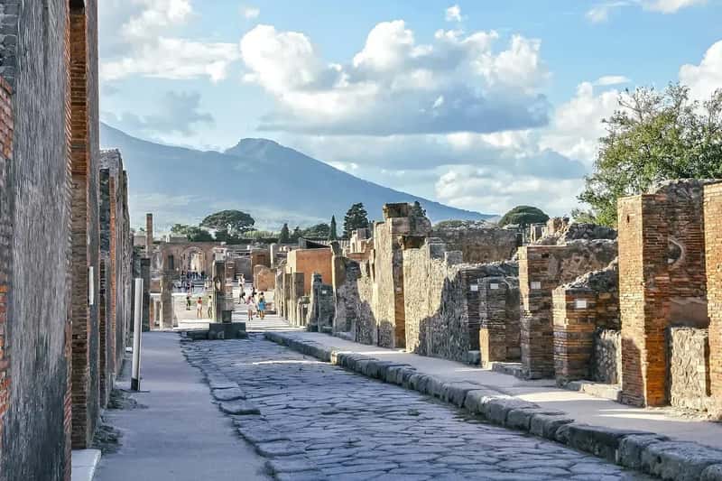 Pompeii and Rome, Italy: Visitor Caps and Reservations (Image Credits: Pixabay)