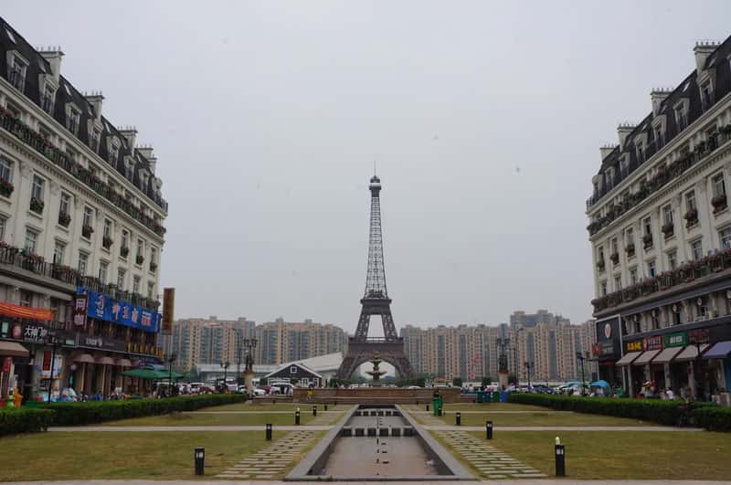 Tianducheng, China: The Paris Nobody Expected (Image Credits: Wikimedia)