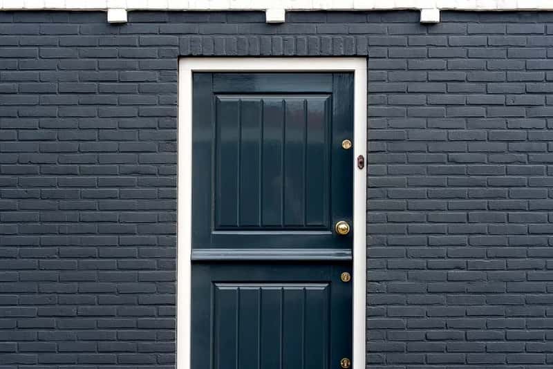 1. Doors that feel heavy when you close them (Image Credits: Pexels)
