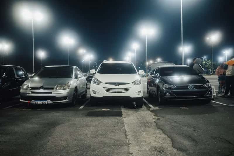 Overnight parking and rest area safety (Image Credits: Pexels)