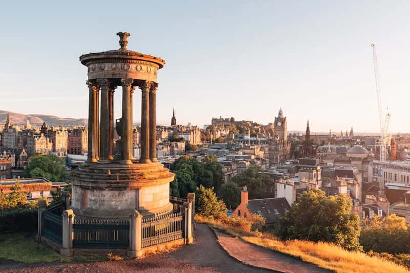 1. Edinburgh: A Skyline Locals Never Stop Noticing (Image Credits: Unsplash)