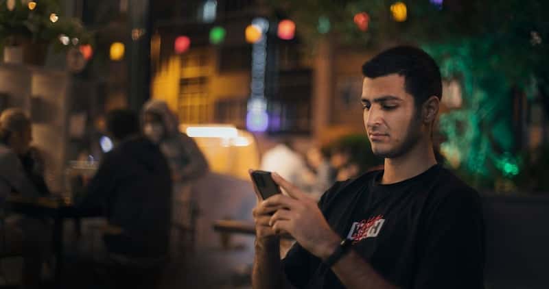 The Smartphone Effect - Digital Distraction as an Open Invitation (Image Credits: Unsplash)