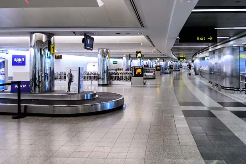 The Bigger Picture at Baggage Claim (Diacritical, Flickr, CC BY 2.0)