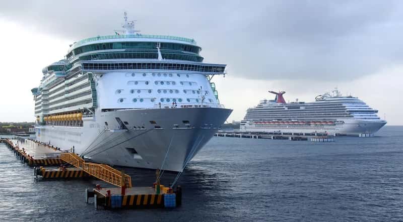 Ports of call versus staying onboard (Thank You (25 Millions ) views, Flickr, CC BY 2.0)