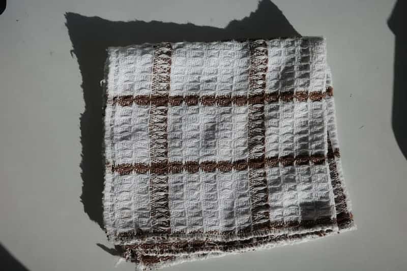#4 - Never Use a Damp or Wet Dish Towel as an Oven Mitt (Image Credits: Unsplash)