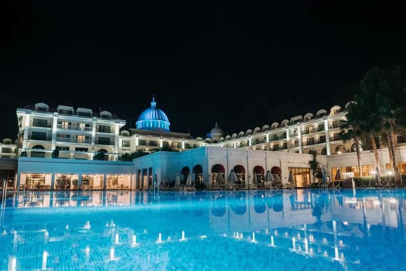 17. The hotel pool having no bottom (Image Credits: Pexels)